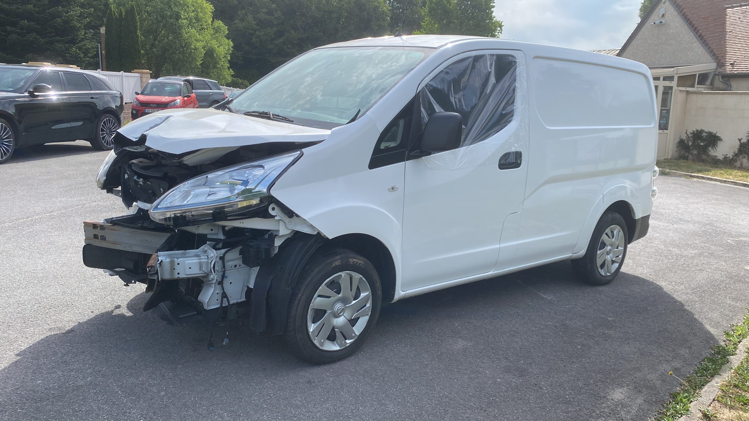 NISSAN E-NV200