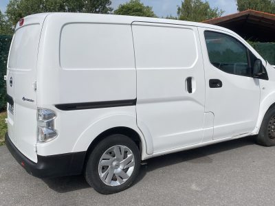 NISSAN E-NV200